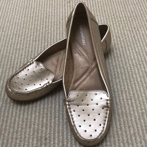 Women’s Naturalizer Gold Flats Size 9.5 M